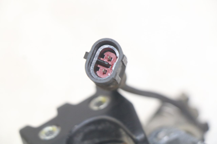photo de BRAKE CALIPER ROLL LOCK PIAGGIO MP3 RL 250 (2006 - 2010) - Zoom on usage condition