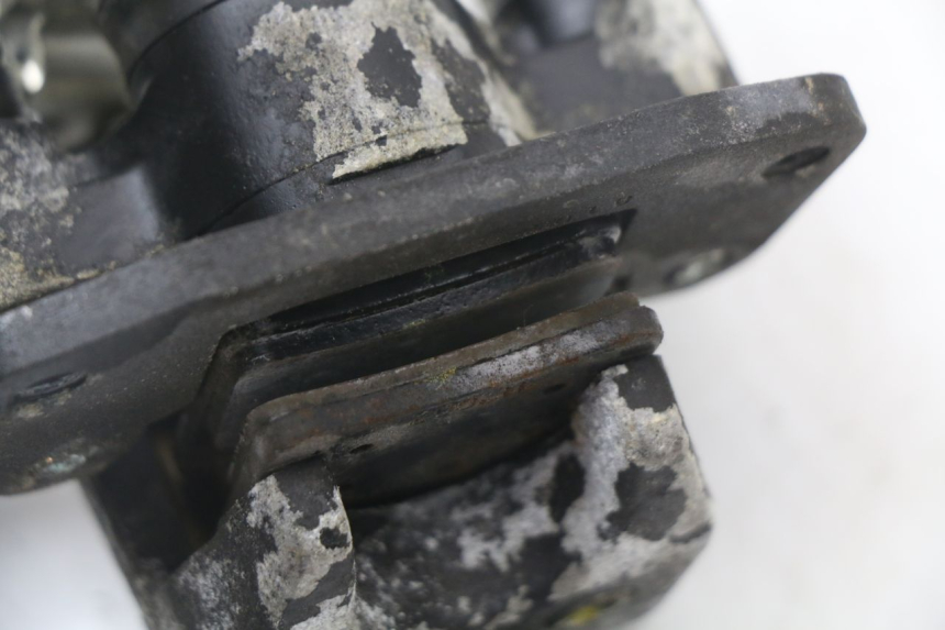 photo de BRAKE CALIPER ROLL LOCK PIAGGIO MP3 125 (2006 - 2014) - Fixing points details