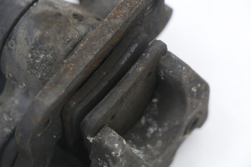 photo de PARKING CALIPER PIAGGIO MP3 125 (2006 - 2014) - Fixing points details