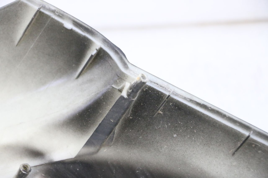 photo de FRONT FAIRING MBK BOOSTER SPIRIT 50 (2004 - 2017) - Fixing points details