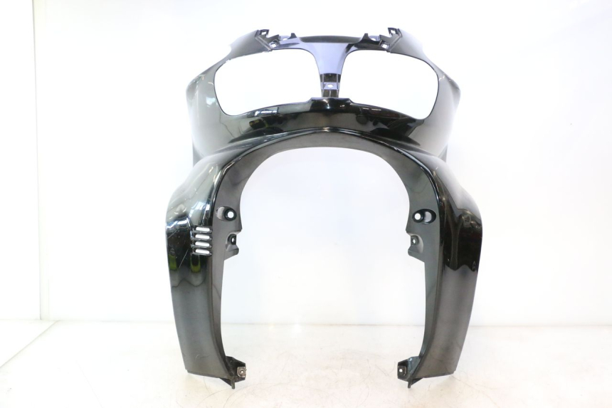 photo de FRONT FAIRING SUZUKI BURGMAN EXECUTIVE ABS 650 (2006 - 2012) - Detailed visual inspection
