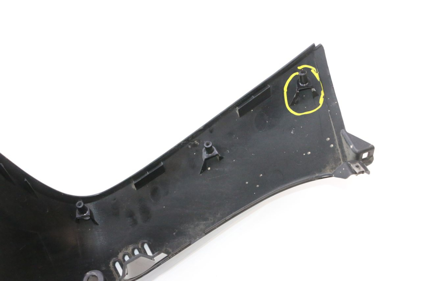 photo de FRONT FAIRING SUZUKI BURGMAN EXECUTIVE ABS 650 (2006 - 2012) - Surface and material condition