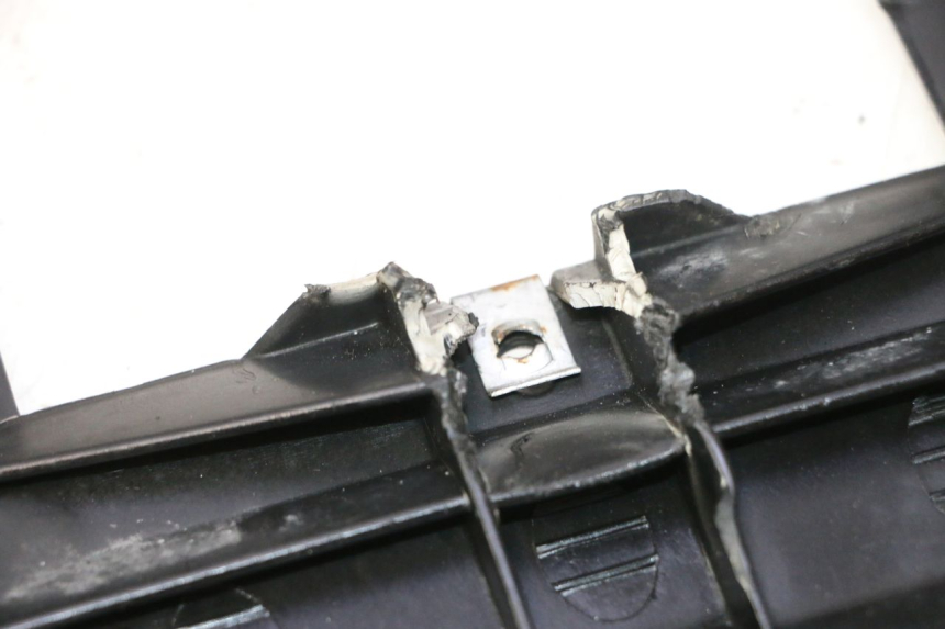 photo de FRONT PANEL PIAGGIO FLY 2T 50 (2004 - 2017) - Zoom on usage condition