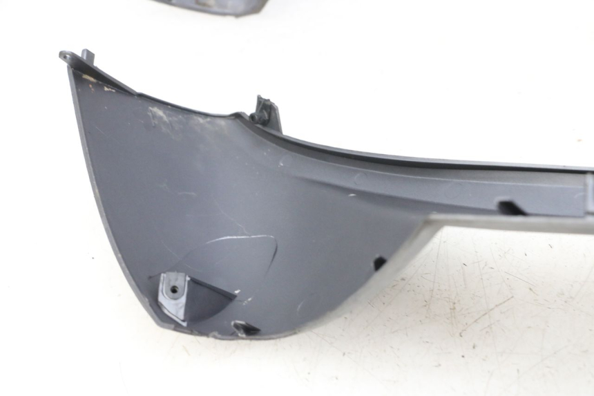 photo de FRONT FAIRING PEUGEOT GEOPOLIS RS 125 (2007 - 2009) - Fixing points details