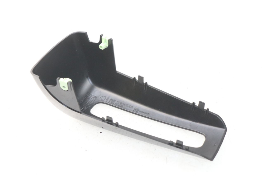 photo de LOWER FRONT FAIRING  PEUGEOT METROPOLIS 400 (2017 - 2020) - Component detail