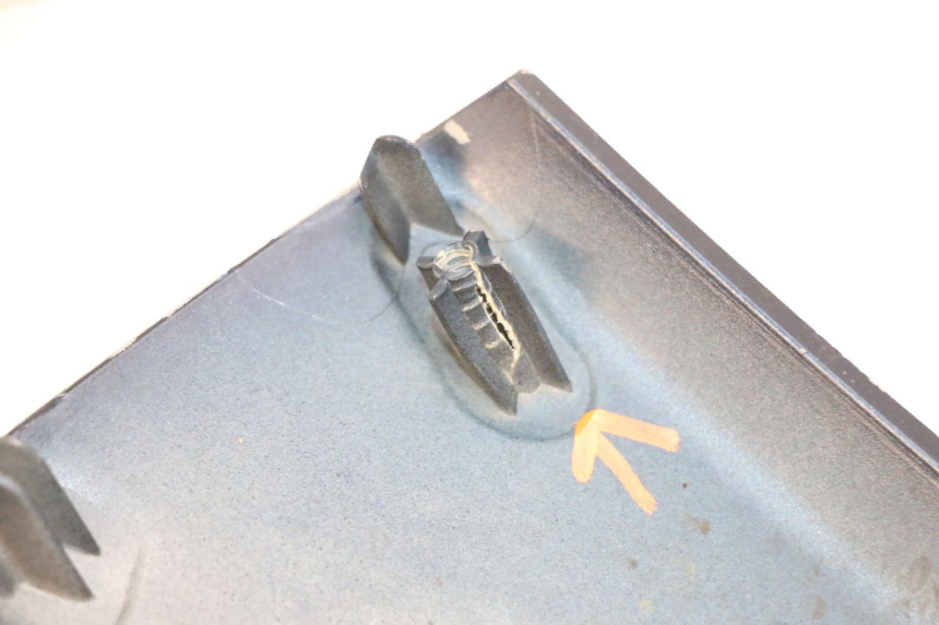 photo de LOWER FRONT FAIRING  PIAGGIO MP3 RL 250 (2006 - 2010) - Additional view of the item