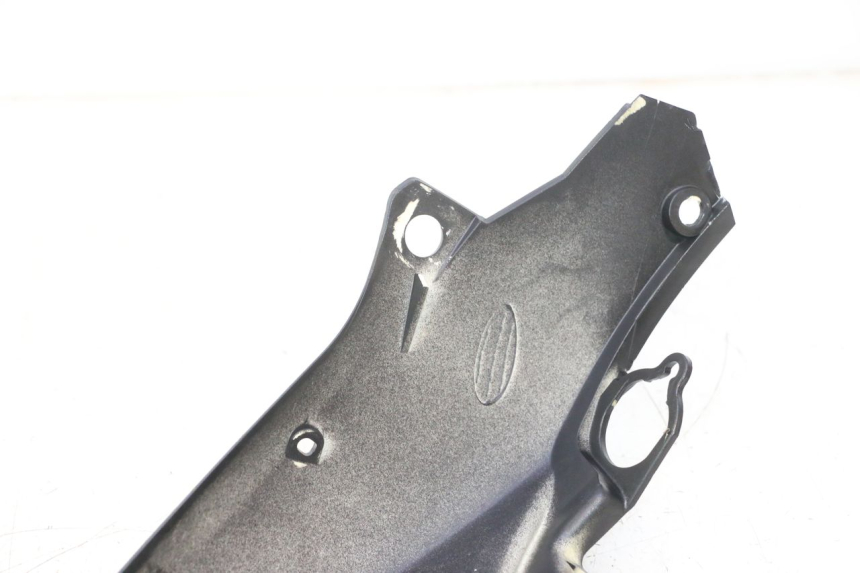photo de LOWER FRONT PANEL PEUGEOT TREKKER 50 (1995 - 2004) - Zoom on usage condition