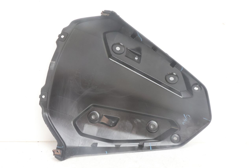 photo de INNER FRONT FAIRING YAMAHA N-MAX NMAX 125 (2021 - 2024) - Technical close-up