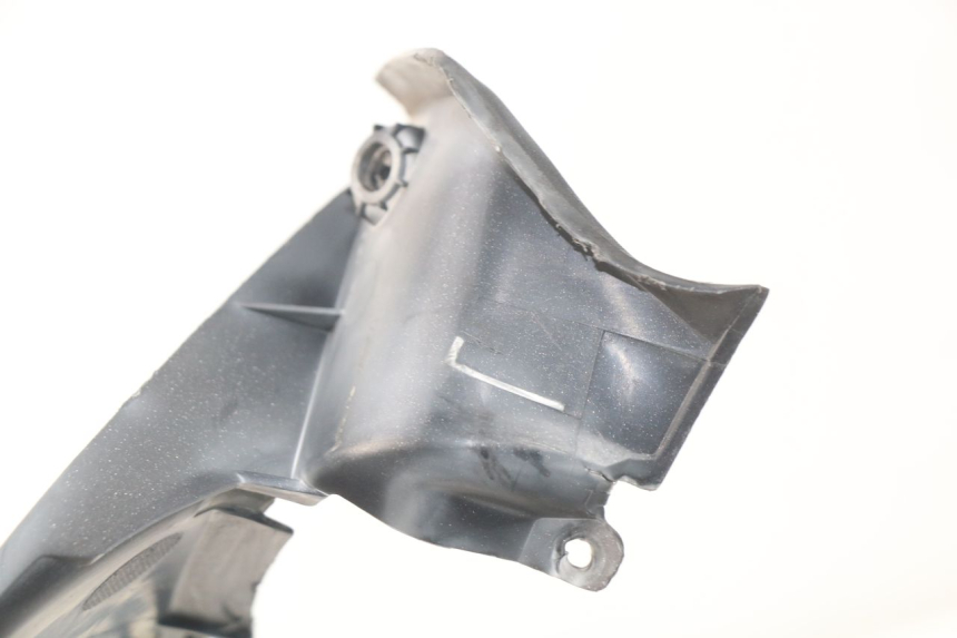 photo de INNER FRONT FAIRING PEUGEOT SATELIS 300 (2012 - 2015) - Zoom on usage condition