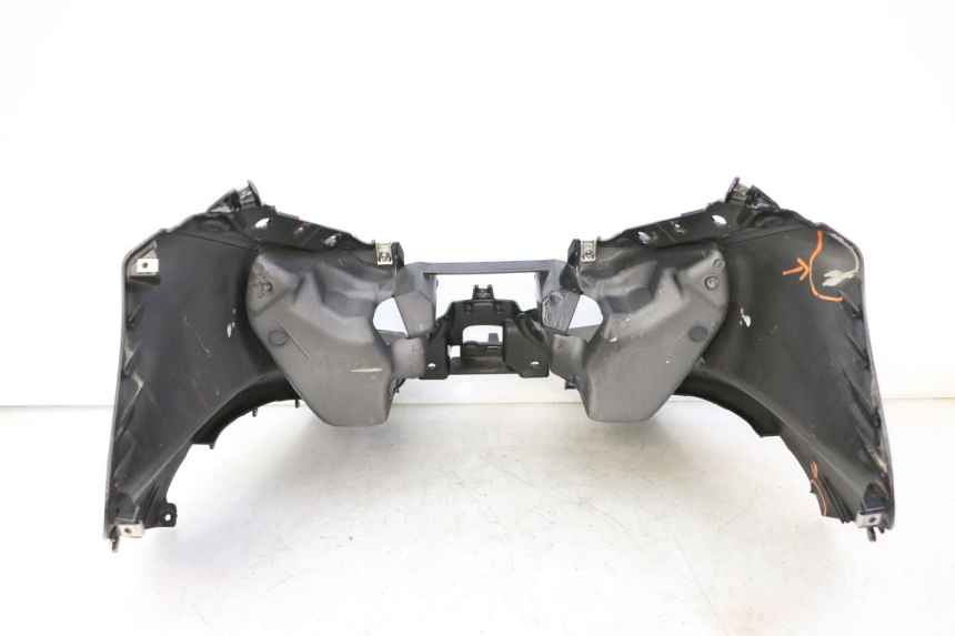 photo de FRONT FAIRING PIAGGIO MP3 LT 300 (2010 - 2016) - Fixing points details