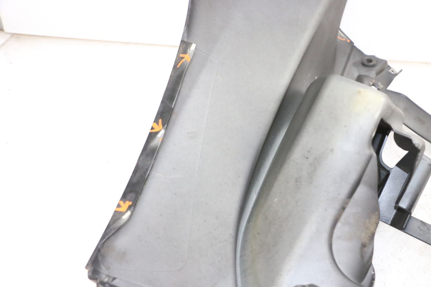 photo de FRONT FAIRING PIAGGIO MP3 125 (2006 - 2014) - Fixing points details