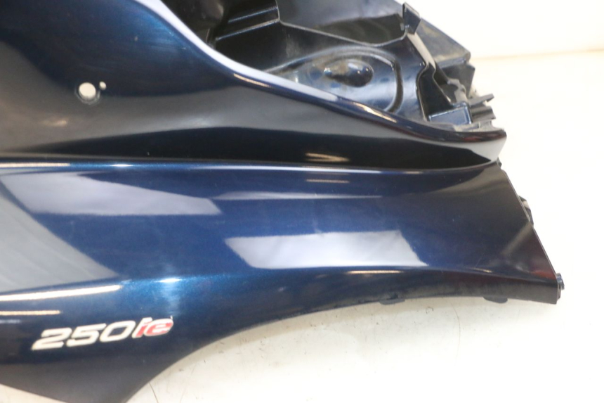 photo de FRONT FAIRING PIAGGIO MP3 RL 250 (2006 - 2010) - Additional view of the item