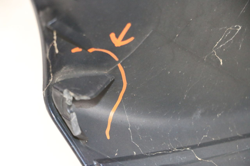 photo de FRONT FAIRING PIAGGIO MP3 RL 250 (2006 - 2010) - Technical close-up