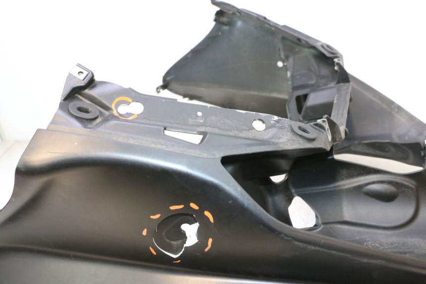 photo de FRONT FAIRING PIAGGIO MP3 RL 250 (2006 - 2010) - Detailed visual inspection