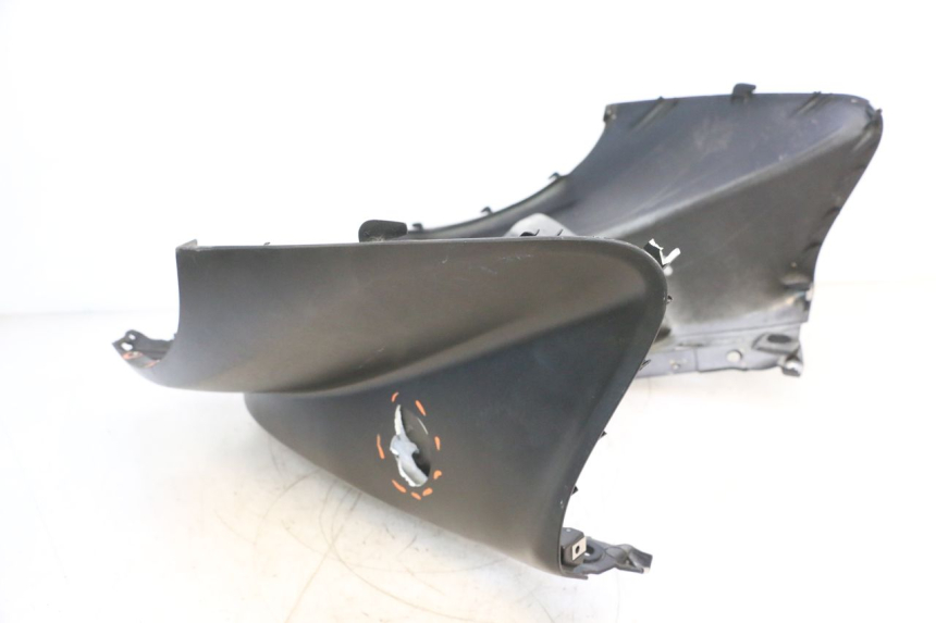 photo de FRONT FAIRING PIAGGIO MP3 RL 250 (2006 - 2010) - Zoom on usage condition