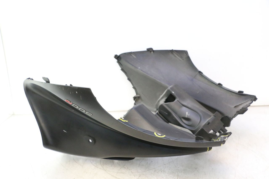 photo de FRONT FAIRING PIAGGIO MP3 500 (2016 - 2018) - Technical close-up