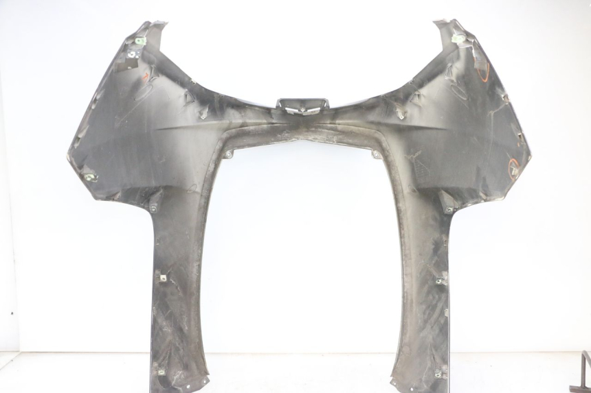 photo de FRONT PANEL PEUGEOT SATELIS COMPRESSOR K15 125 (2006 - 2009) - Zoom on usage condition