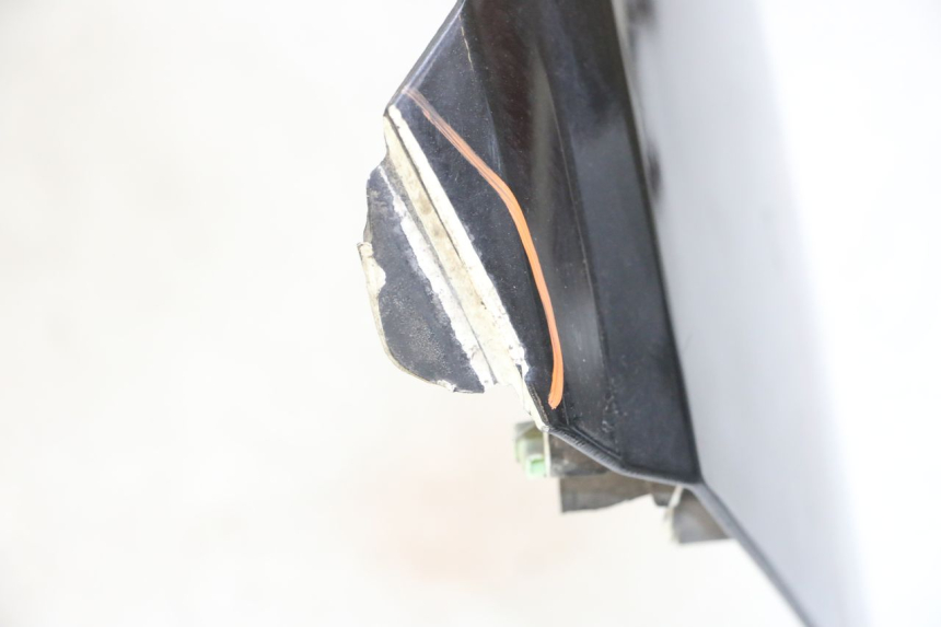 photo de FRONT PANEL PEUGEOT SATELIS COMPRESSOR K15 125 (2006 - 2009) - Fixing points details