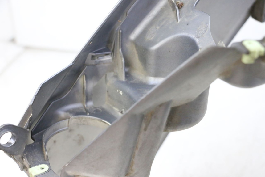 photo de FRONT FAIRING PEUGEOT SATELIS 250 (2006 - 2012) - Zoom on usage condition