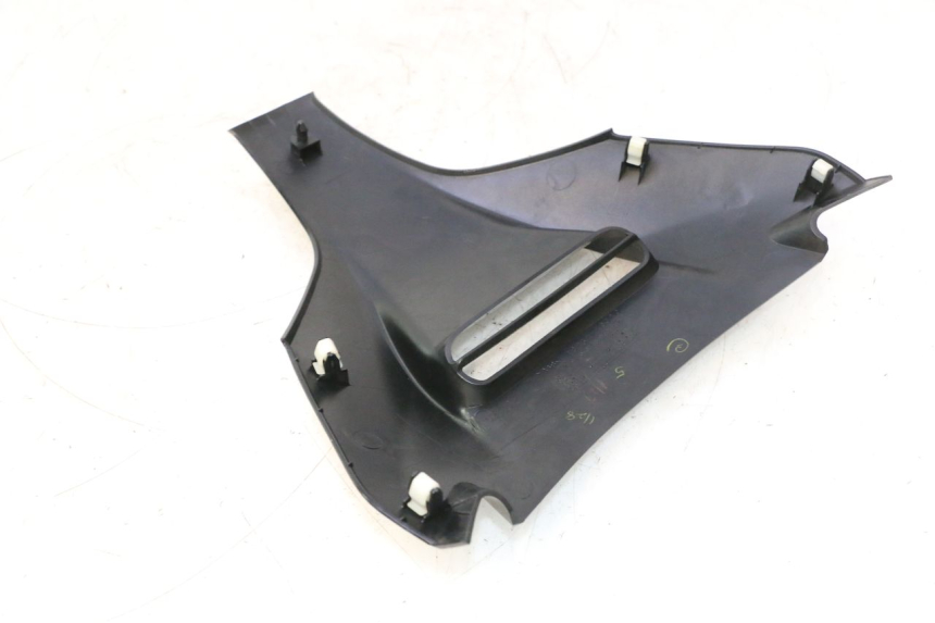 photo de UPPER FRONT FAIRING SUZUKI BURGMAN EXECUTIVE ABS 650 (2006 - 2012) - Zoom on usage condition