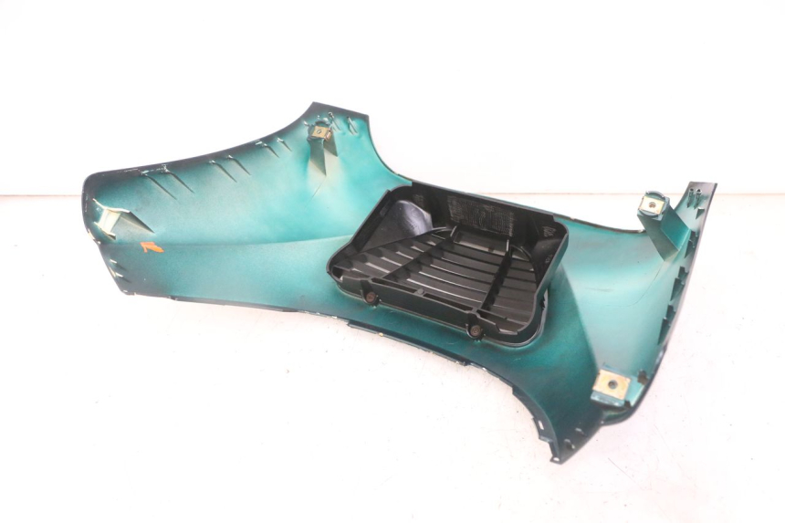 photo de UPPER FRONT FAIRING PEUGEOT ELYSEO 125 (1999 - 2004) - Zoom on usage condition