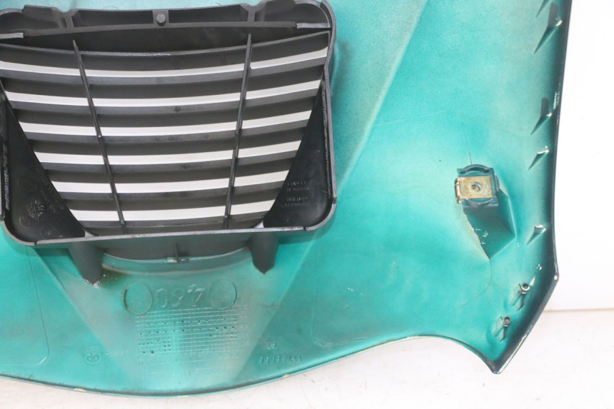 photo de UPPER FRONT FAIRING PEUGEOT ELYSEO 125 (1999 - 2004) - Technical close-up