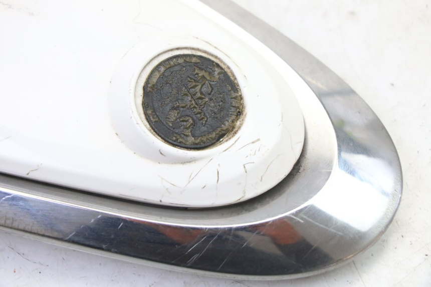 photo de UPPER FRONT FAIRING SYM FIDDLE 3 III 125 (2014 - 2020) - Zoom on usage condition