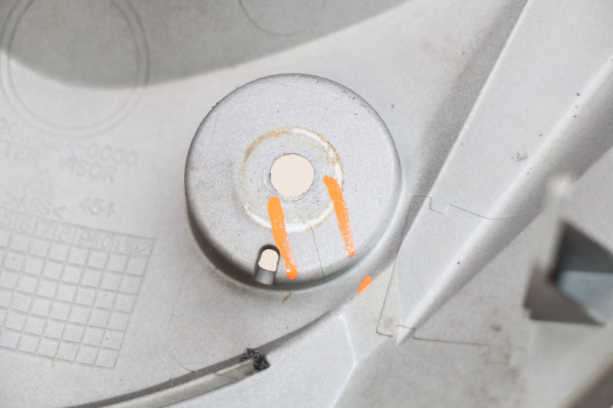 photo de UPPER FRONT PANEL SYM GTS EFI 125 (2012 - 2016) - Zoom on usage condition