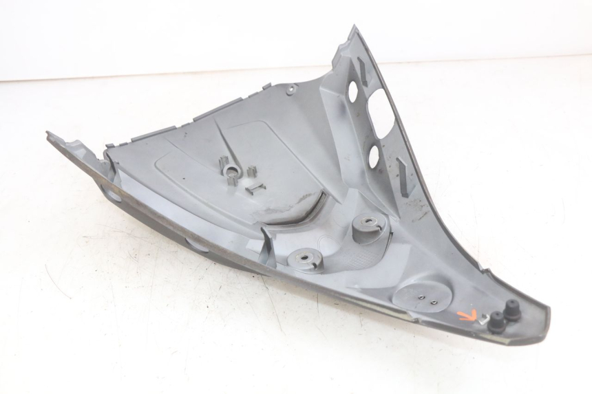 photo de UPPER FRONT PANEL SYM GTS EFI 125 (2012 - 2016) - Fixing points details