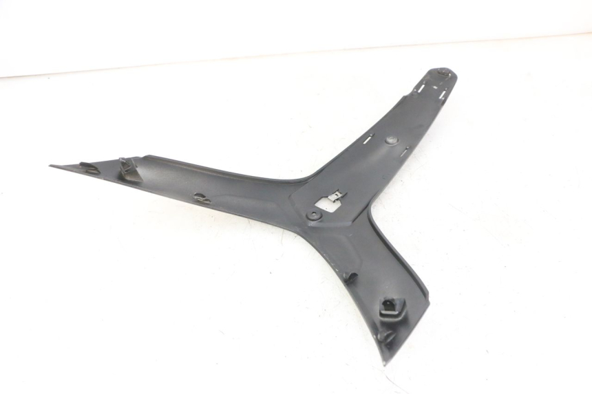 photo de UPPER FRONT FAIRING PIAGGIO IE MP3 YOURBAN 300 (2011 - 2016) - Zoom on usage condition