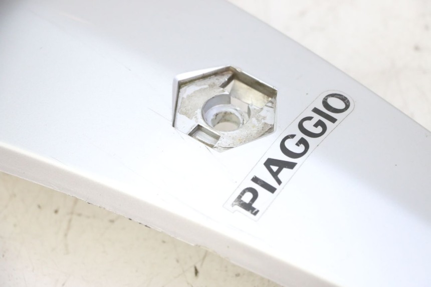 photo de UPPER FRONT FAIRING PIAGGIO LIBERTY 125 (1998 - 2008) - Fixing points details