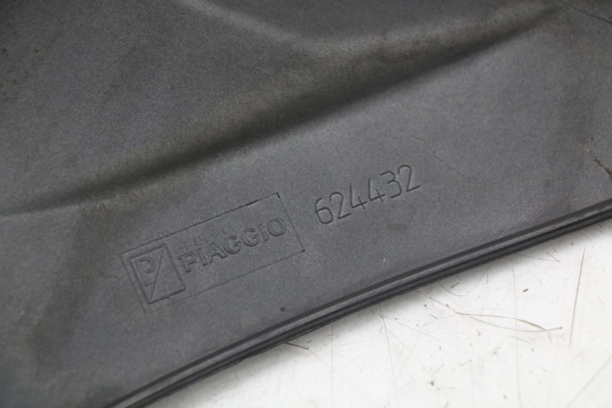 photo de UPPER FRONT PANEL PIAGGIO MP3 LT 400 (2007 - 2012) - Additional view of the item