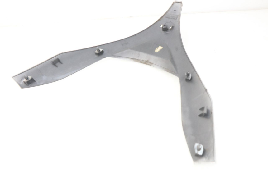 photo de UPPER FRONT PANEL PIAGGIO MP3 125 (2006 - 2014) - Fixing points details