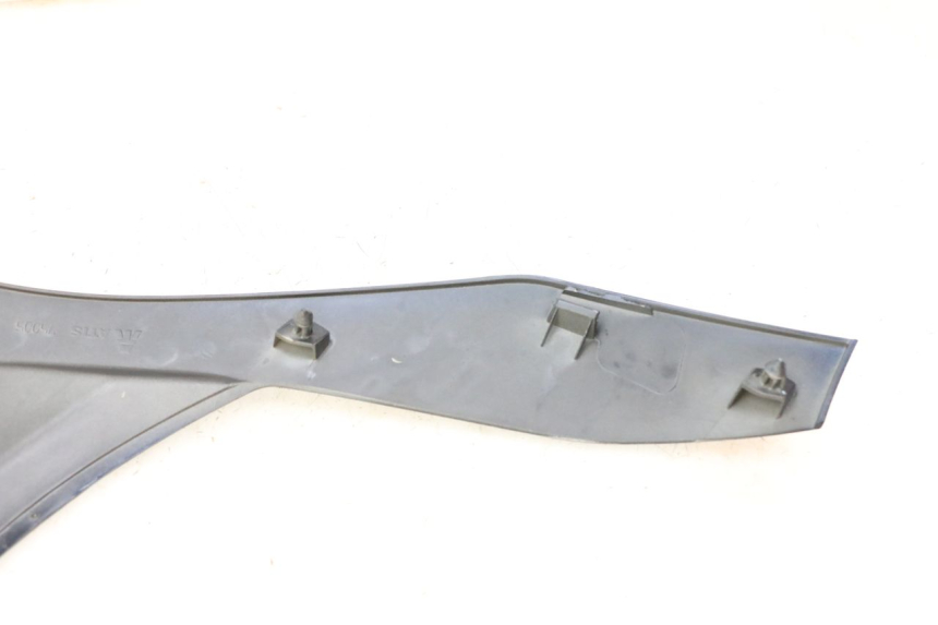 photo de UPPER FRONT FAIRING PIAGGIO MP3 RL 250 (2006 - 2010) - Zoom on usage condition