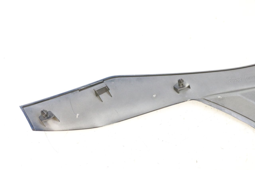 photo de UPPER FRONT FAIRING PIAGGIO MP3 RL 250 (2006 - 2010) - Alternative perspective