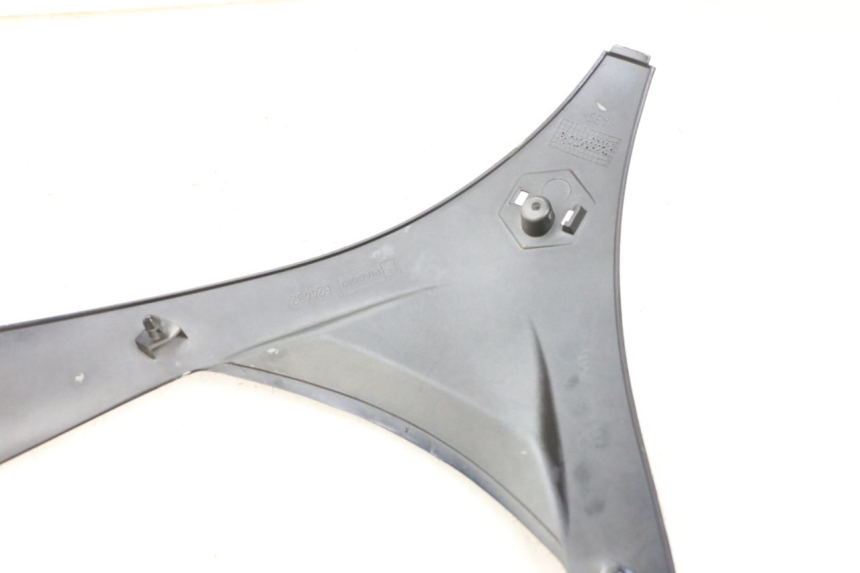 photo de UPPER FRONT FAIRING PIAGGIO MP3 RL 250 (2006 - 2010) - Technical close-up