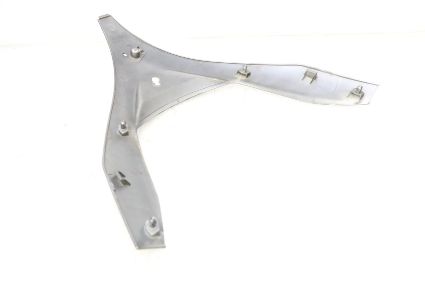 photo de UPPER FRONT FAIRING PIAGGIO MP3 RL 250 (2006 - 2010) - Zoom on usage condition