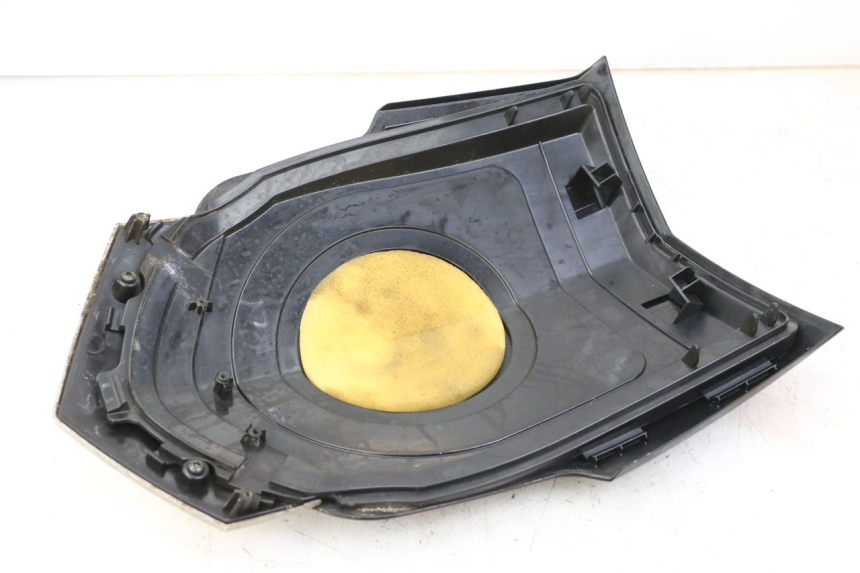 photo de UPPER FRONT FAIRING PEUGEOT VIVACITY 125 (2010 - 2017) - Zoom on usage condition