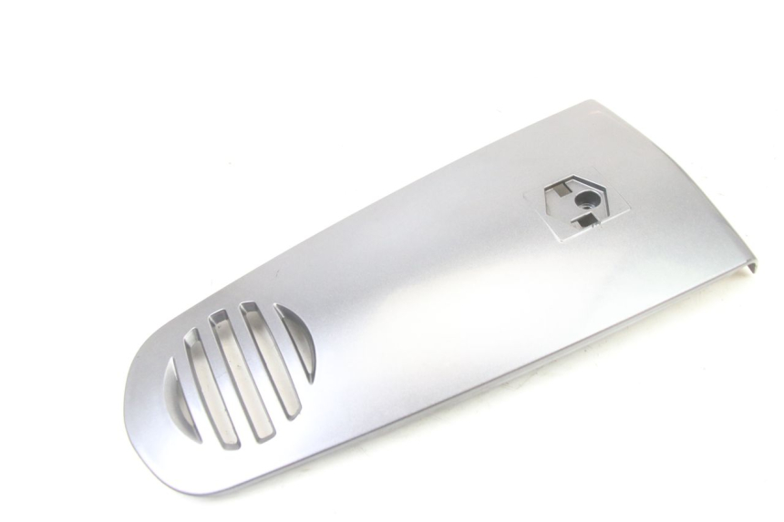 photo de UPPER FRONT PANEL PIAGGIO VESPA GRANTURISMO 125 (2003 - 2007) - Zoom on usage condition