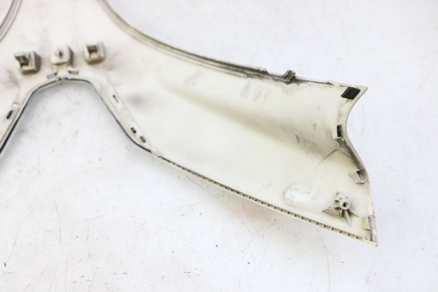 photo de UPPER FRONT PANEL PEUGEOT SATELIS 125 (2010 - 2012) - Alternative perspective