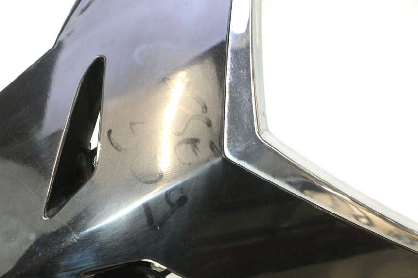 photo de UPPER FRONT FAIRING PEUGEOT SATELIS 125 (2006 - 2009) - Zoom on usage condition