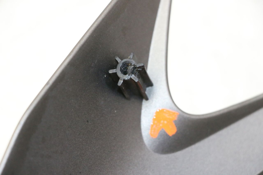 photo de UPPER FRONT PANEL MBK STUNT NAKED 50 (2004 - 2018) - Zoom on usage condition