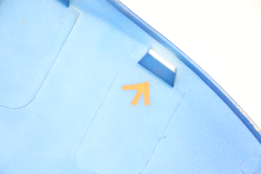 photo de UPPER FRONT PANEL PEUGEOT V-CLIC VCLIC 50 (2007 - 2013) - Fixing points details
