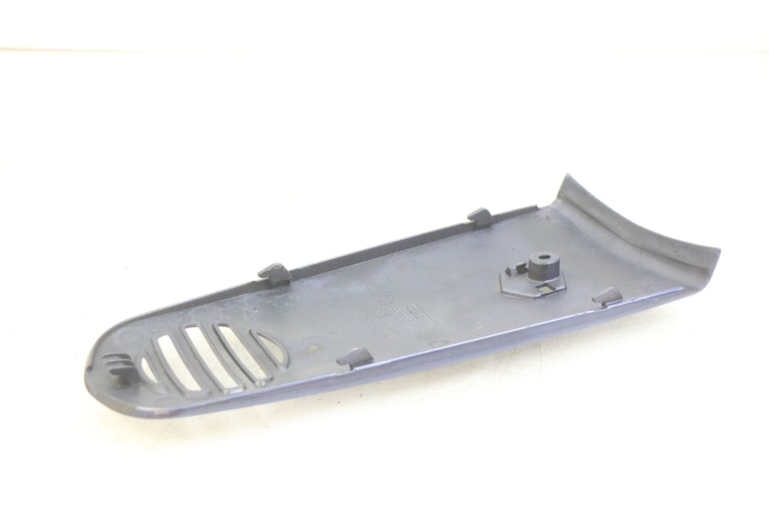 photo de UPPER FRONT PANEL PIAGGIO VESPA GRANTURISMO 125 (2003 - 2007) - Zoom on usage condition