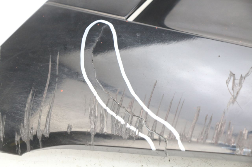 photo de UPPER FRONT PANEL PIAGGIO X7 125 (2007 - 2013) - Fixing points details