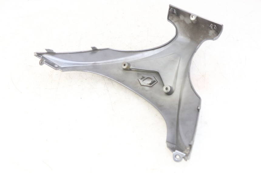 photo de UPPER FRONT PANEL PIAGGIO X9 EVOLUTION 250 (2003 - 2007) - Zoom on usage condition