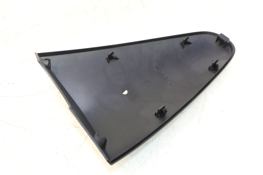 photo de UPPER FRONT FAIRING YAMAHA YP MAJESTY 125 (2002 - 2006) - Fixing points details