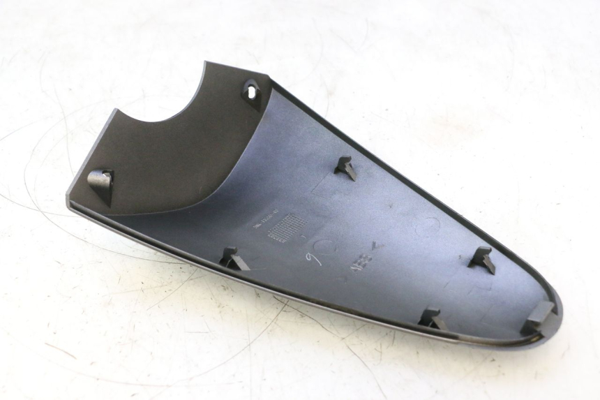 photo de UPPER FRONT FAIRING YAMAHA YP MAJESTY 125 (2002 - 2006) - Technical close-up
