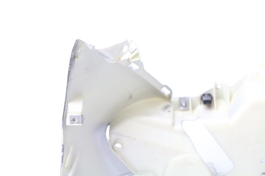 photo de FRONT PANEL PIAGGIO X9 125 (2000 - 2003) - Fixing points details