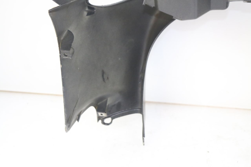 photo de FRONT PANEL PIAGGIO X9 125 (2000 - 2003) - Fixing points details